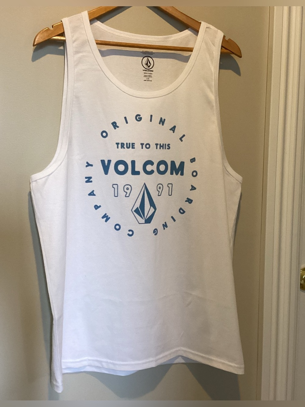 Tank top , Volcom White , size L, New.